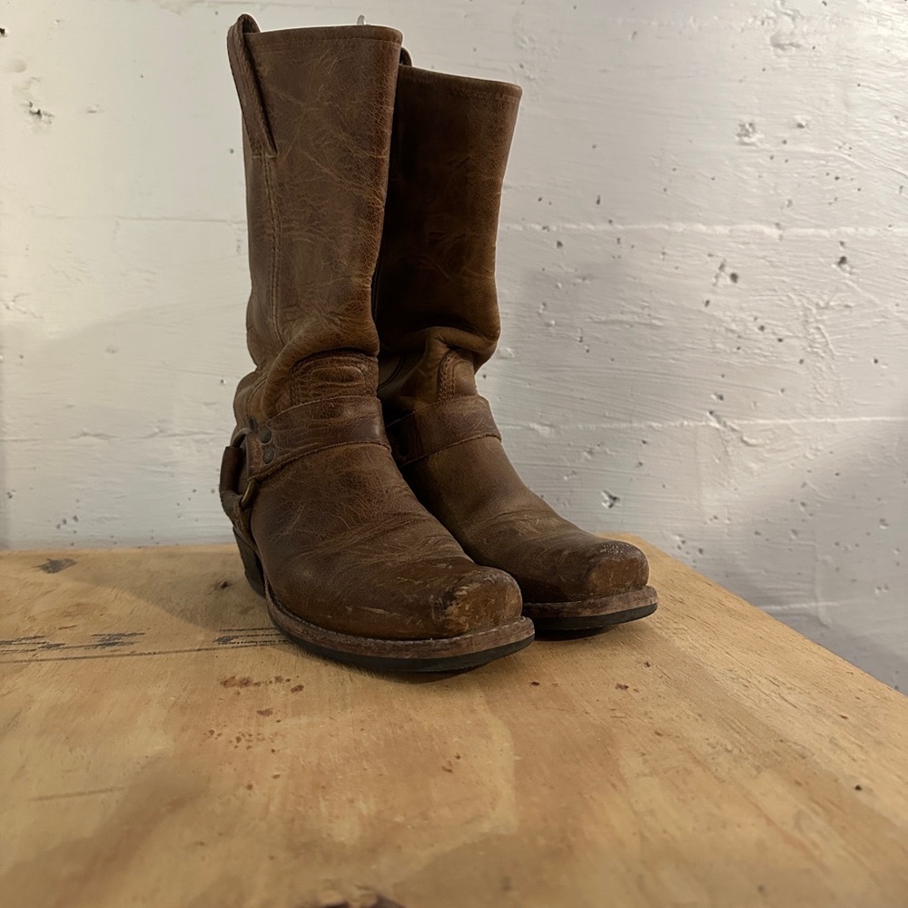 Size 7.5 Frye boots